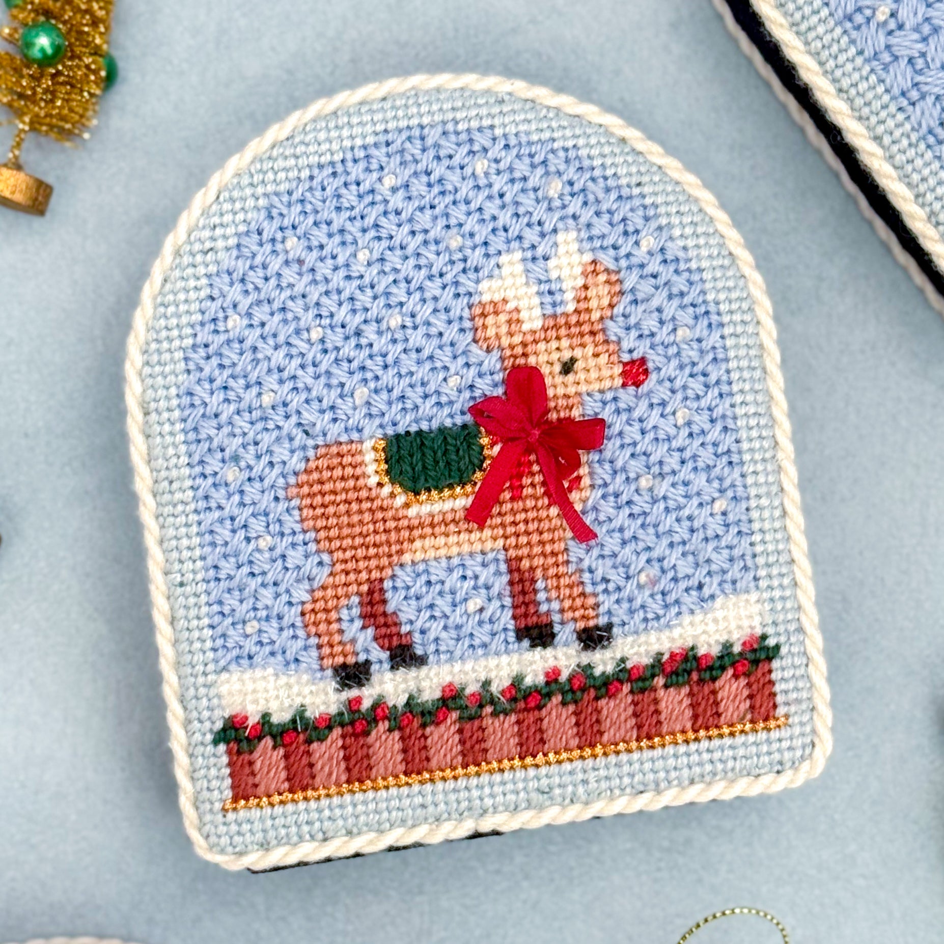 Embroidery Italian Fashion フェデリコロッカ　刺繡 Reindeer Snow Globe Needlepoint Canvas – Coco Frank Studio